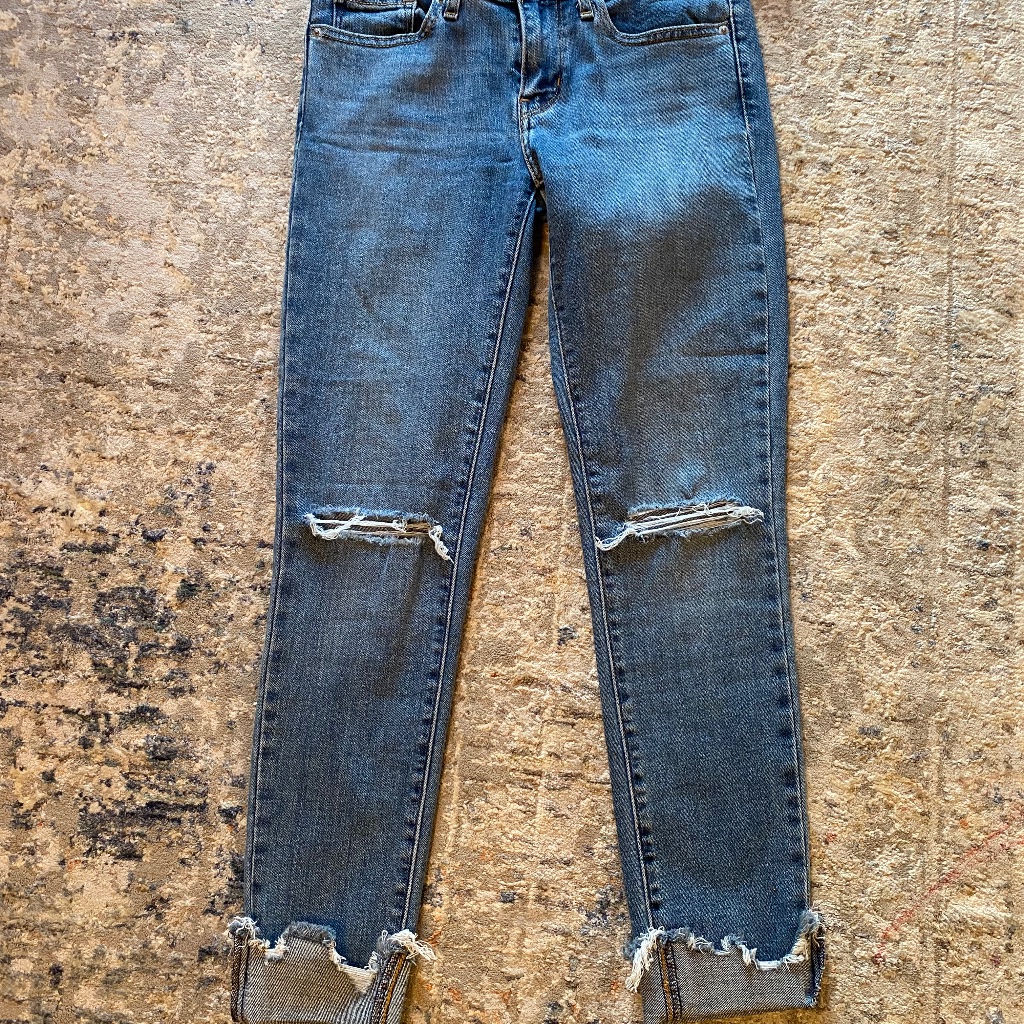 Woman’s Levi Jeans 24 Skinny